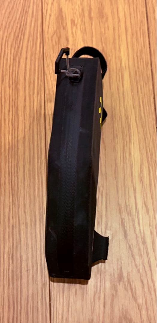 APIDURA 車体装着バッグ ブラック/イエロー