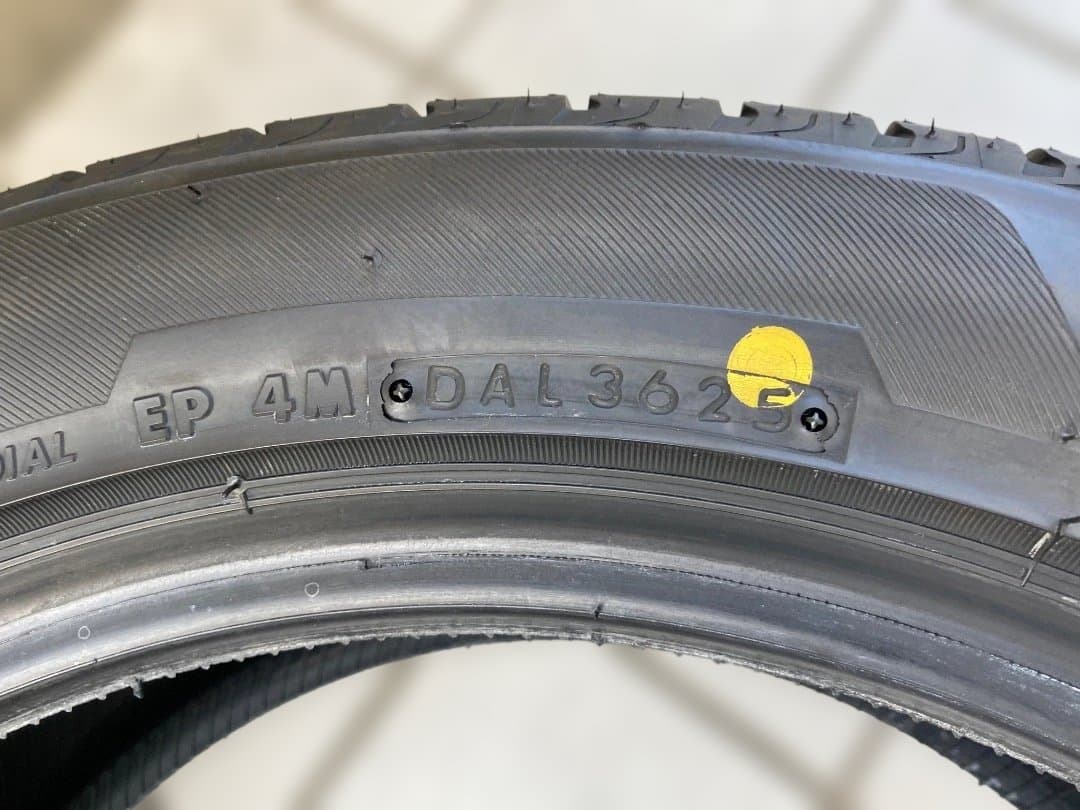 ①ブリヂストン NEWNO 215/50R17 タイヤ２本