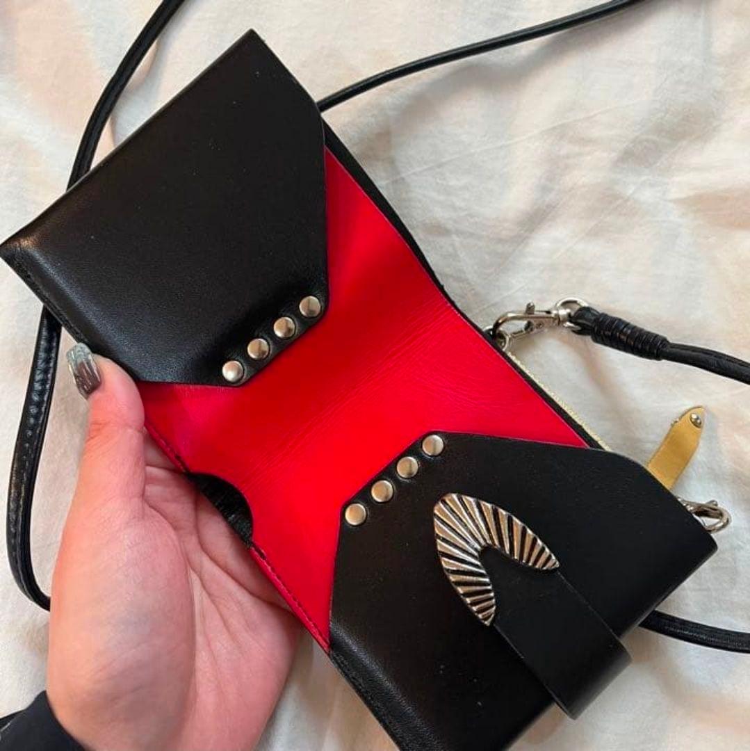 TOGA PULLA 財布 レザーショルダーウォレット　二つ折り財布