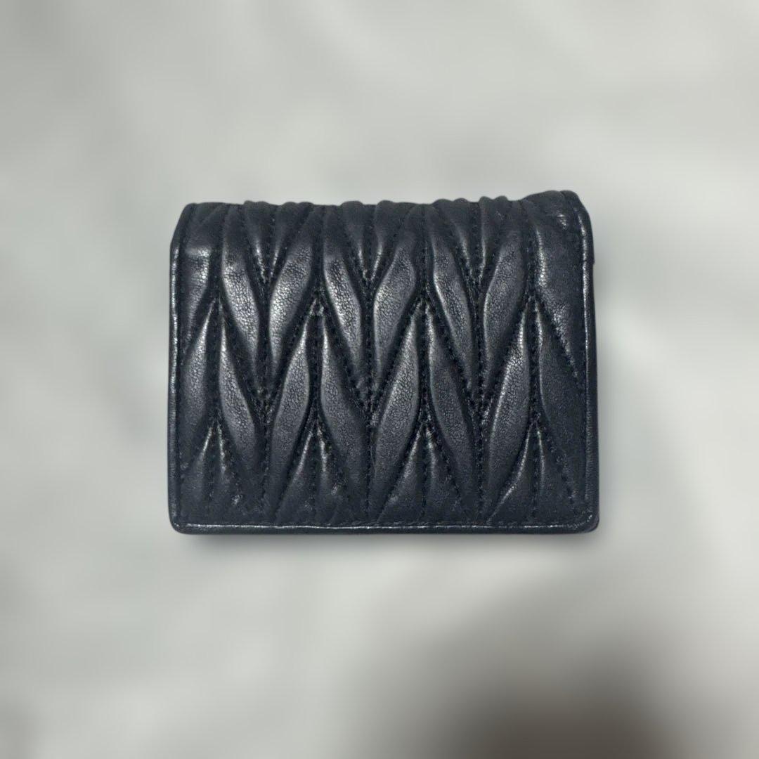 【早い者勝ち】miu miu ブラック マテラッセ二つ折り財布