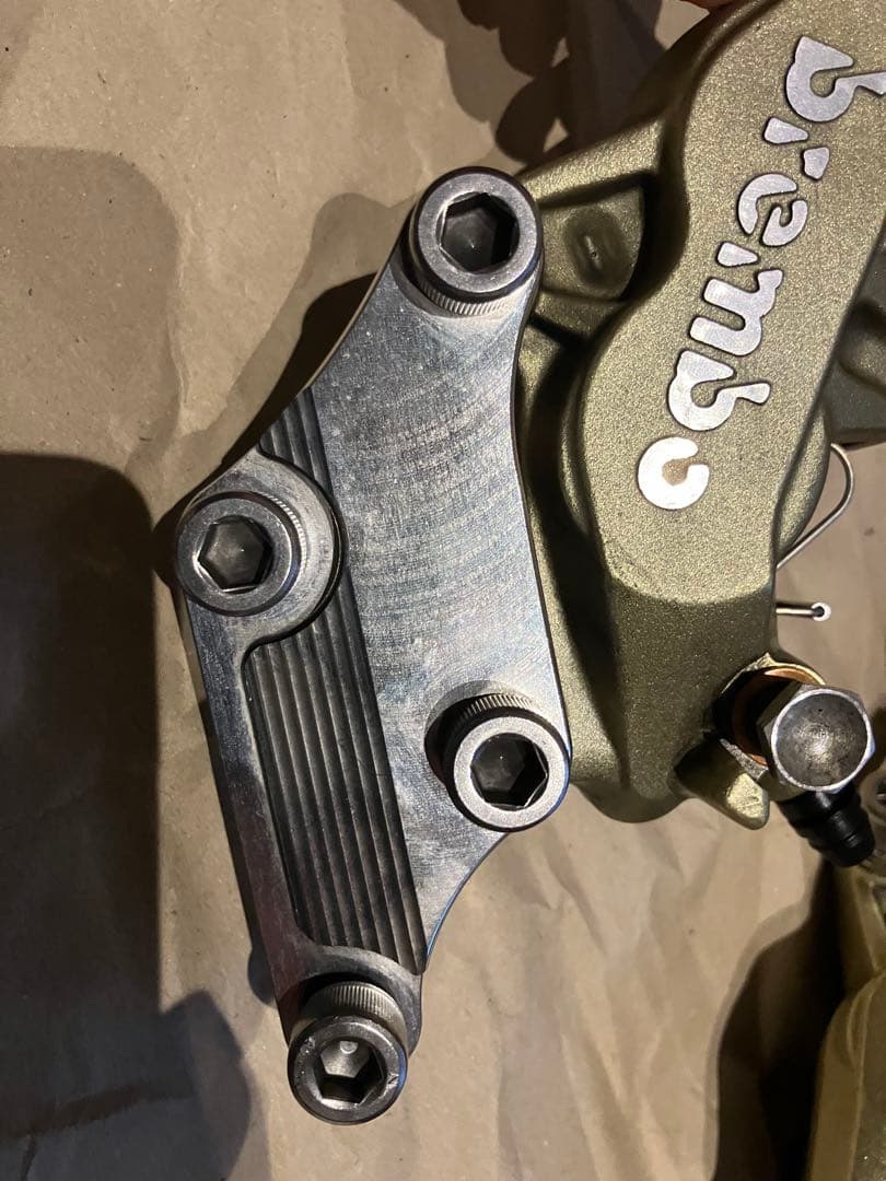 ハーレー　Brembo ブレーキキャリパー
