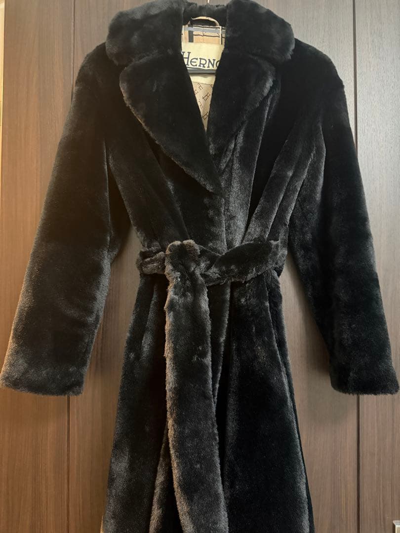 値下げ依頼4万円出品　Herno 36 ブラック　ファーコート