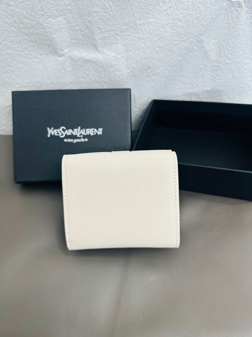 サンローラン 三つ折り財布 ホワイト YSLロゴ レザー コンパクト
