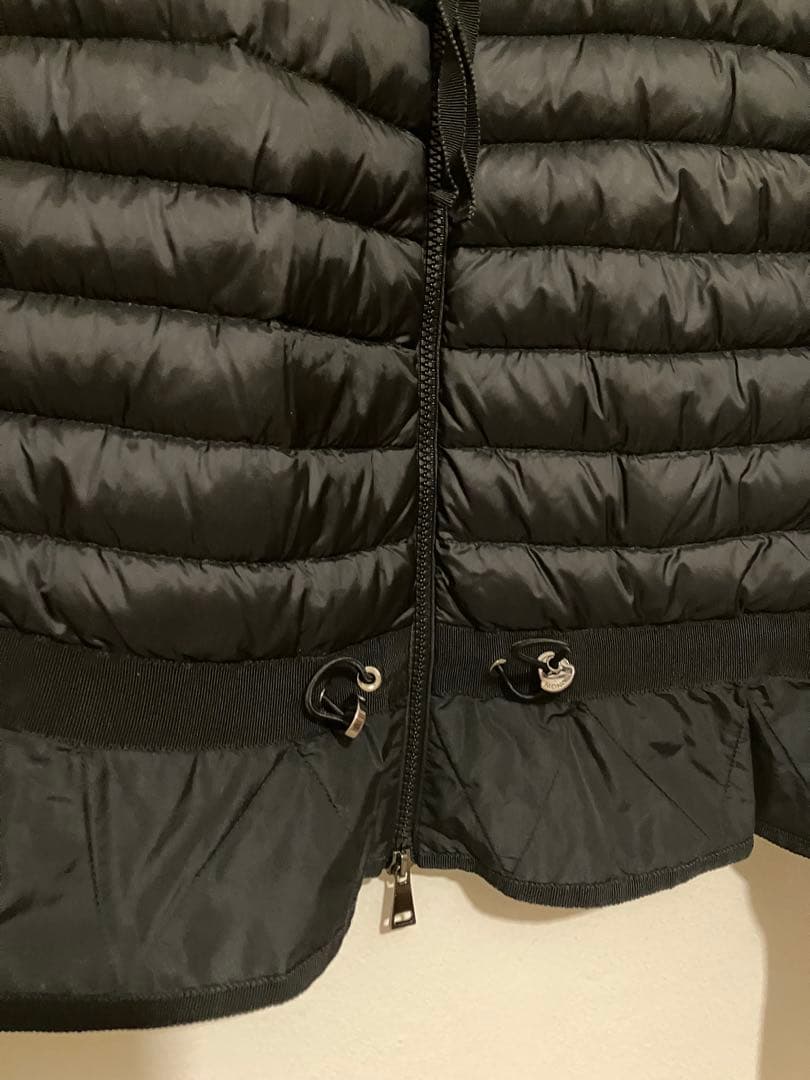 Moncler モンクレール　ナイロンフリルのついたニットとダウンのカーディガン