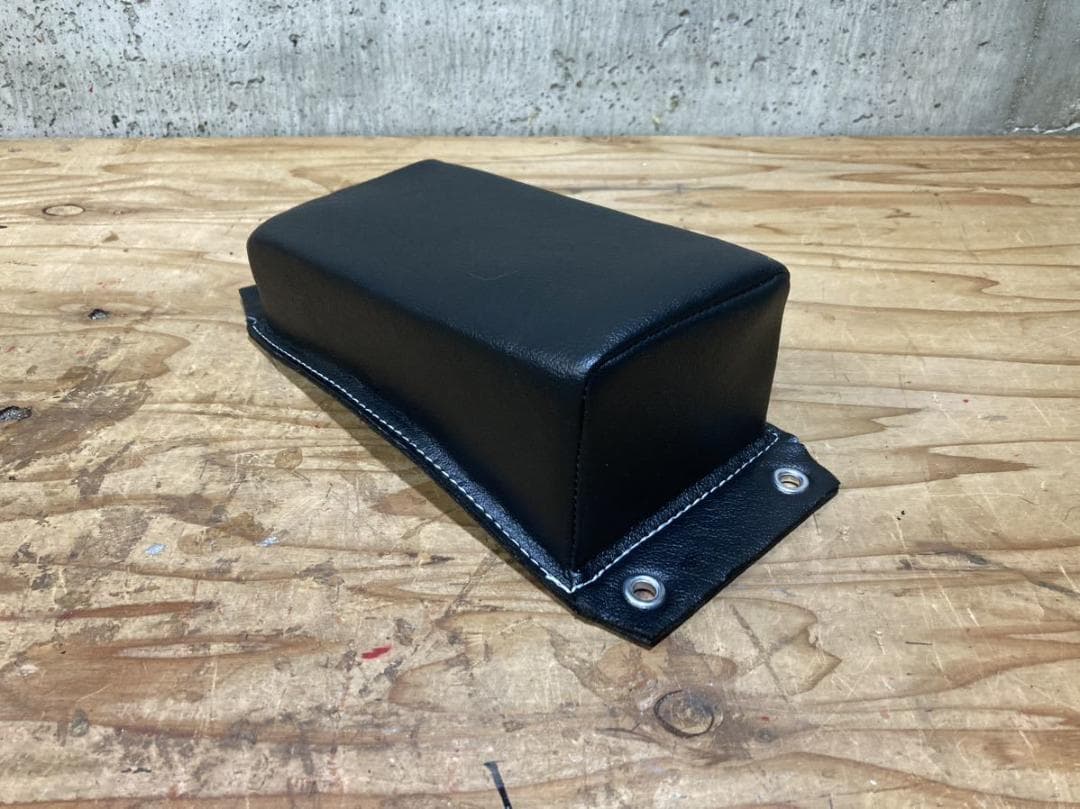 送料無料 ピリオンパッド P BK ハーレー トライアンフ チョッパー sr
