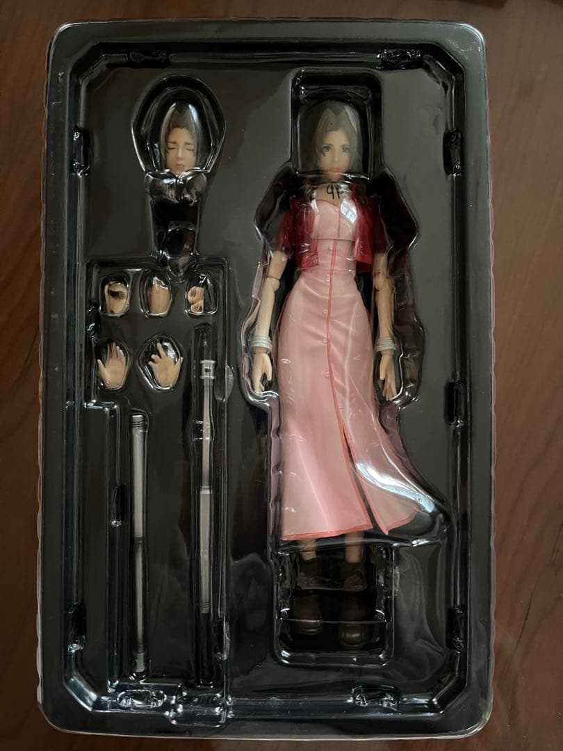 ファイナルファンタジー FF7 エアリス プレイアーツ改 クライシスコア