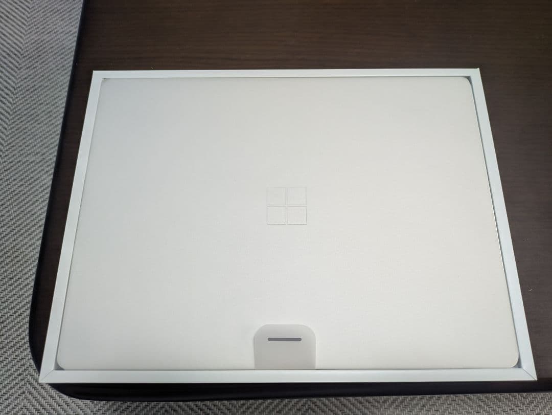 auoあいり　Microsoft Surface Laptop Go2