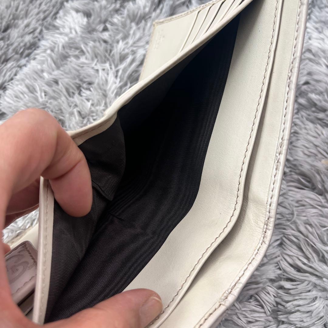 GUCCI シマ　ロゴプレート　折り財布　Wホック　ホワイトグレー