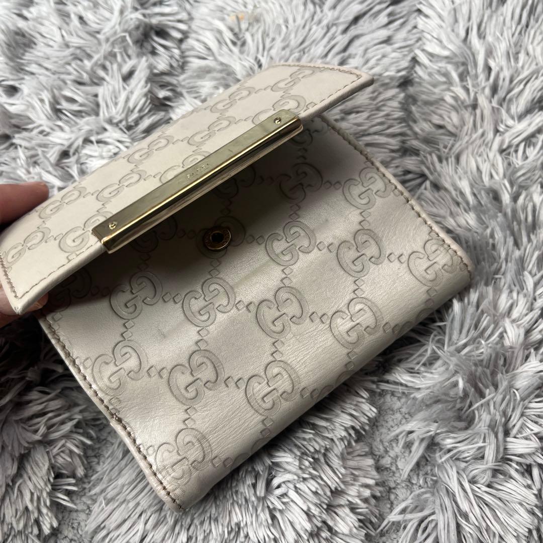 GUCCI シマ　ロゴプレート　折り財布　Wホック　ホワイトグレー