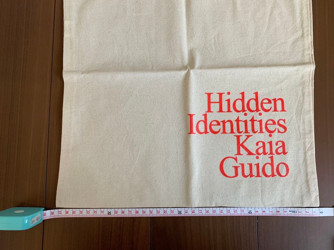 【洋書】『HIDDEN IDENTITIES』（トートバッグ・ポスター付）