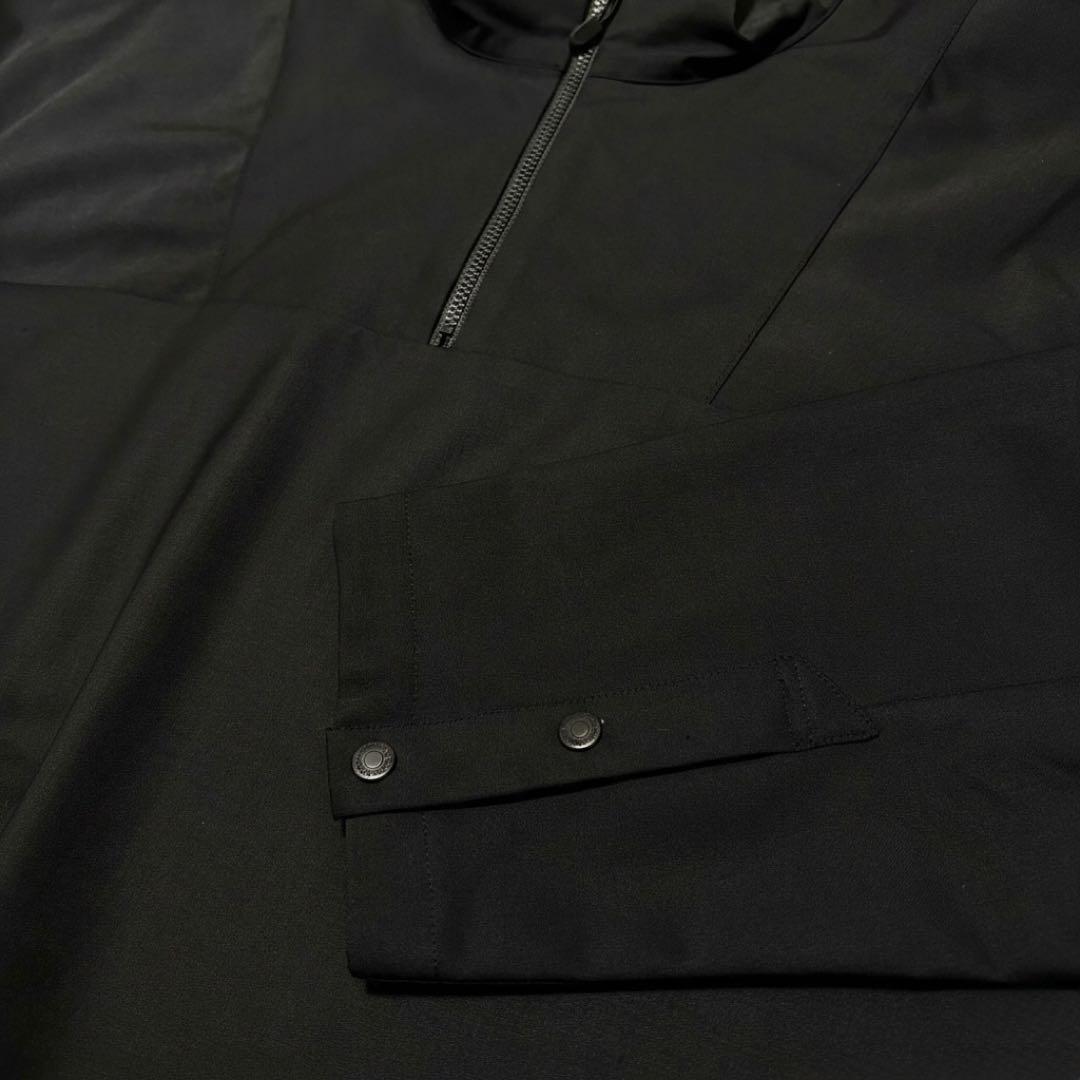 White Mountaineeringハーフジッププルオーバー