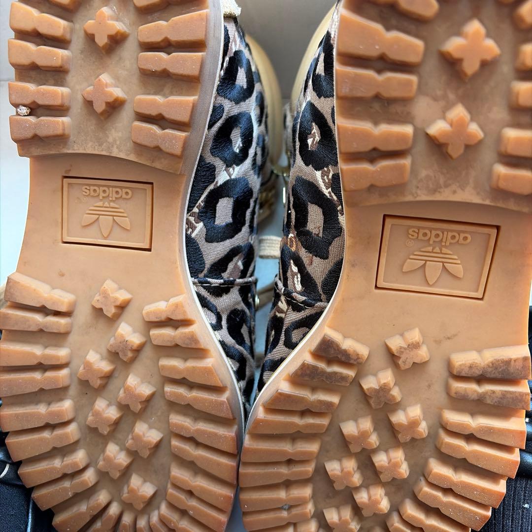 adidas Jeremy Scott ヒョウ柄ブーツ