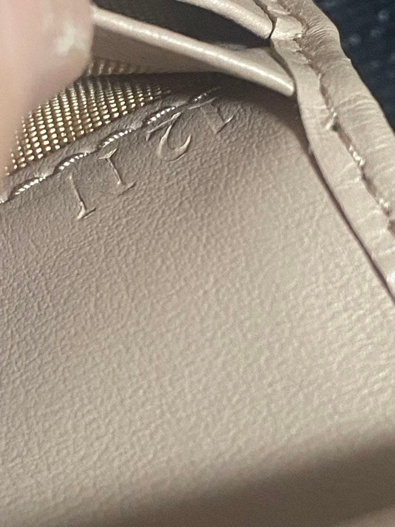 ✨未使用級✨ プラダ サフィアーノ レザー二つ折り財布 シルバーリボン PRAD