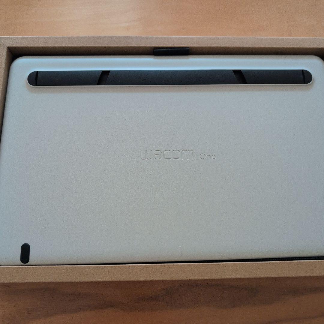 ほぼ未使用　Wacom One 液晶ペンタブレット13.3インチ　ペーパーライク