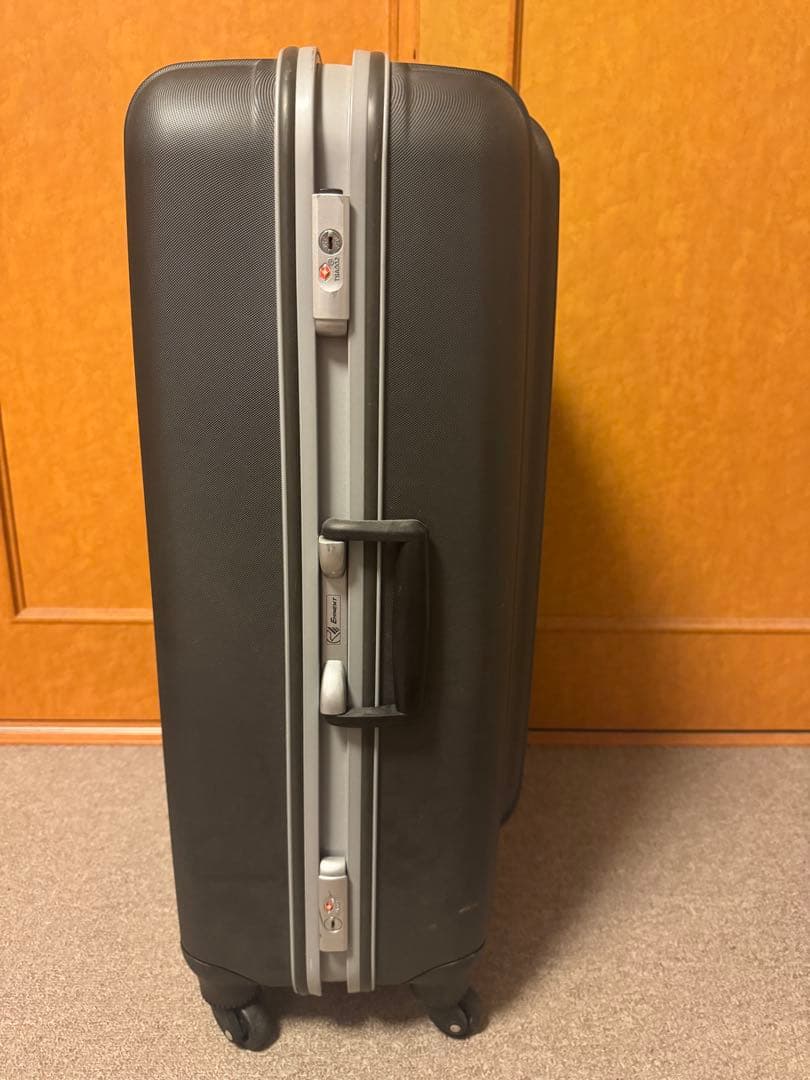 大型ハードシェルキャリーケース　旅行用品