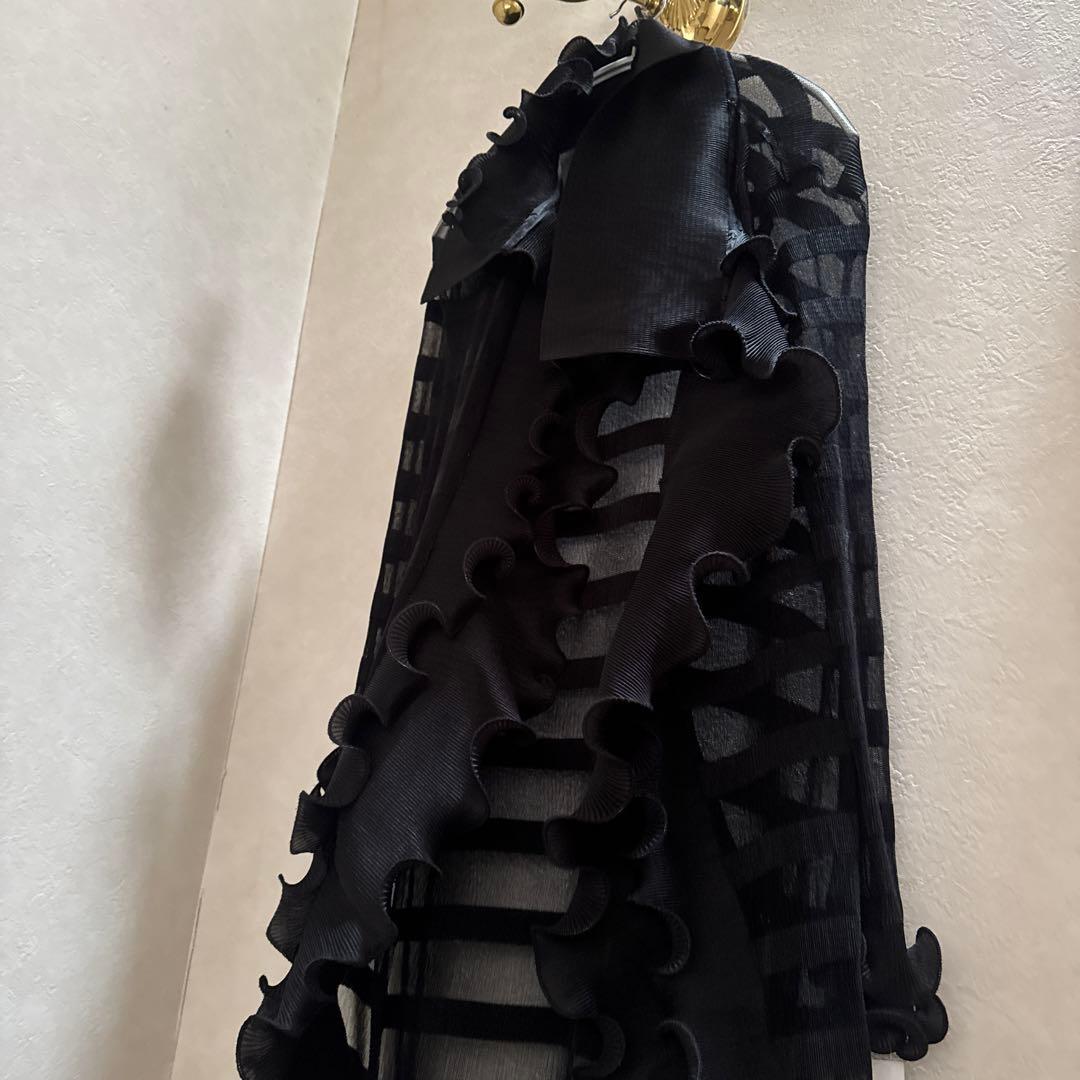 【新品】フリルロングカーディガン　ブラック フリル付きロングカーディガン