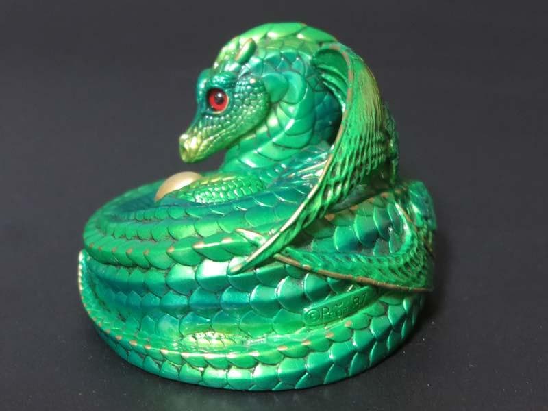 Windstone Editions　ドラゴンのフィギュア　置物