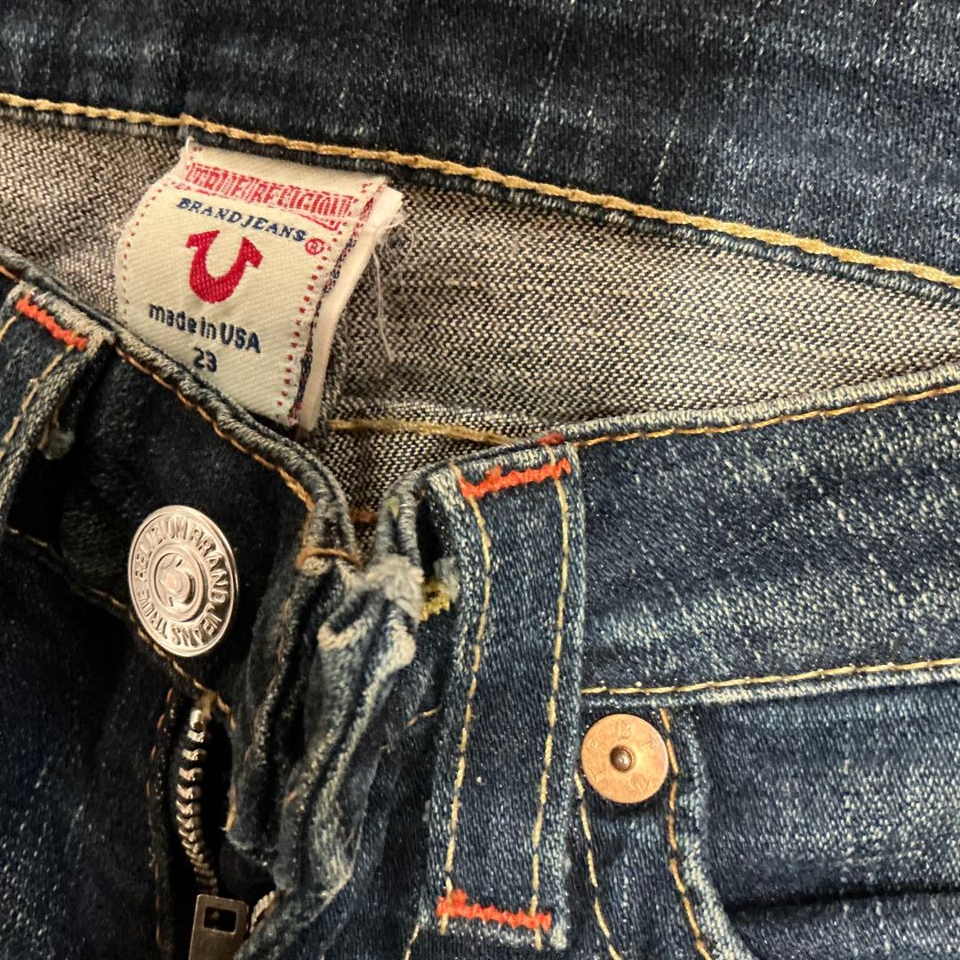 アメリカ製　￼true religionブーツカットデニムダークブルー23インチ