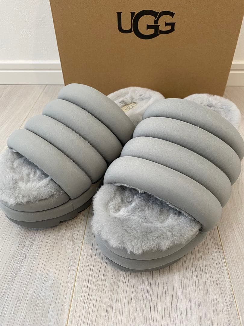 UGG グレー ダウン ムートンサンダル