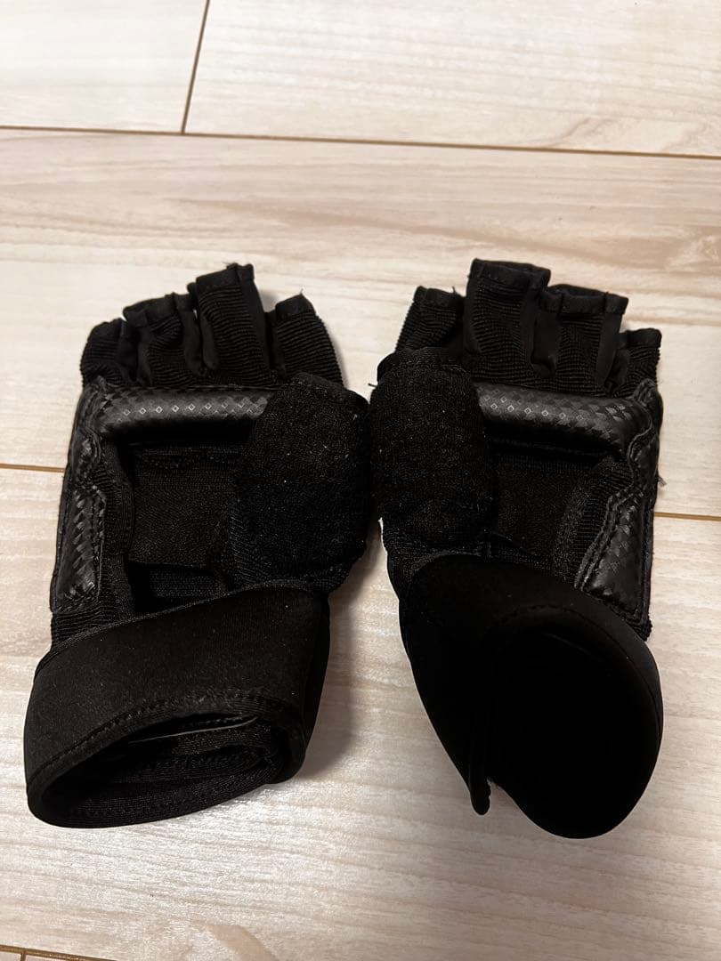 Burnes Style トレーニンググローブ/シューズ（S size）