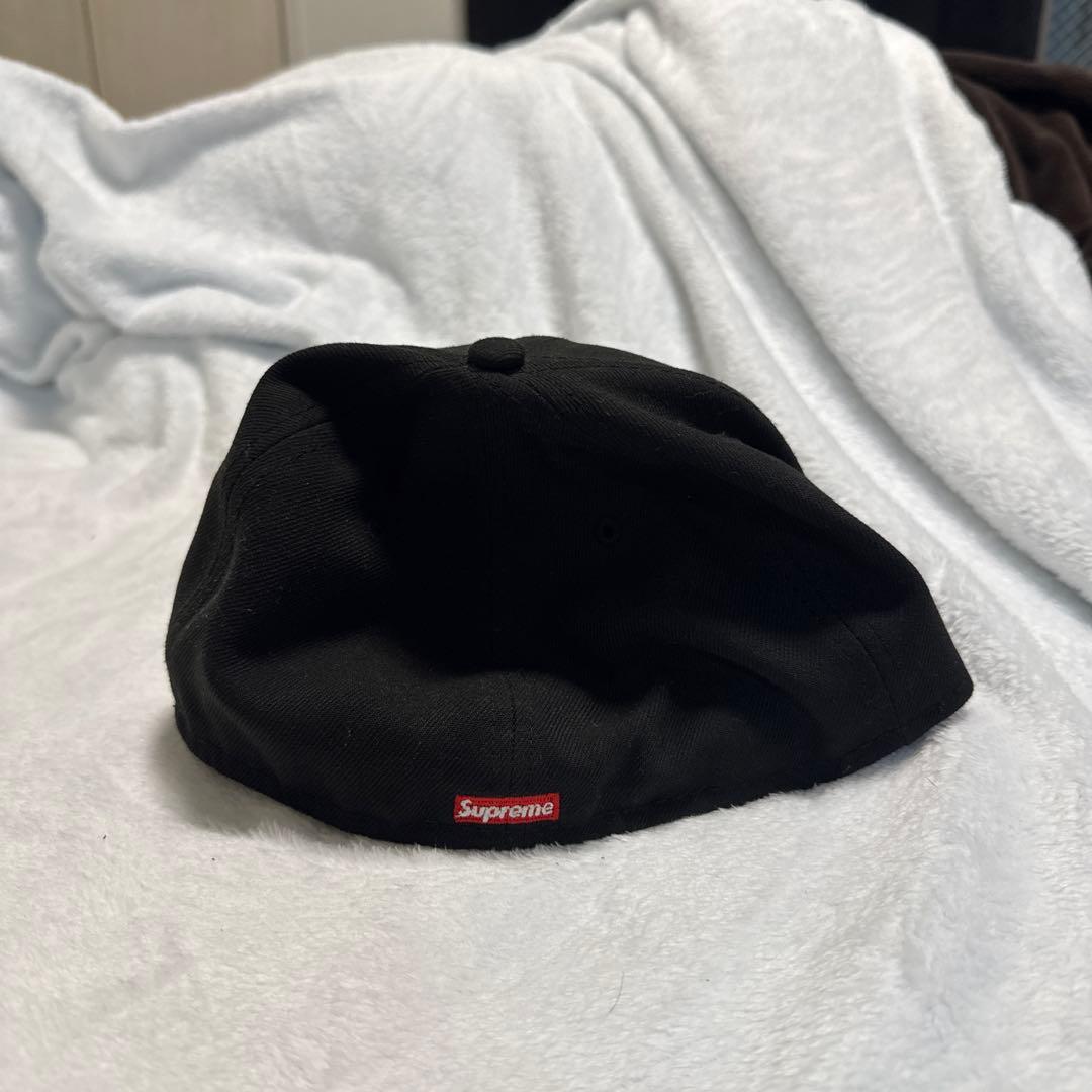 New Era 59FIFTY ブラックキャップsupreme Sロゴ