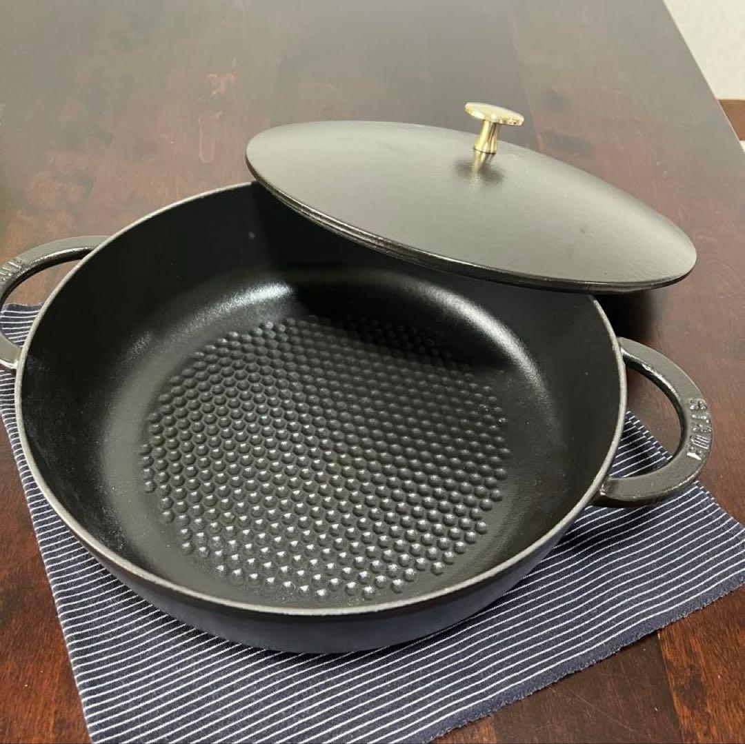 鍋は重いが料理は美味い！　ストウブ　鋳物ホーロー製浅型両手鍋