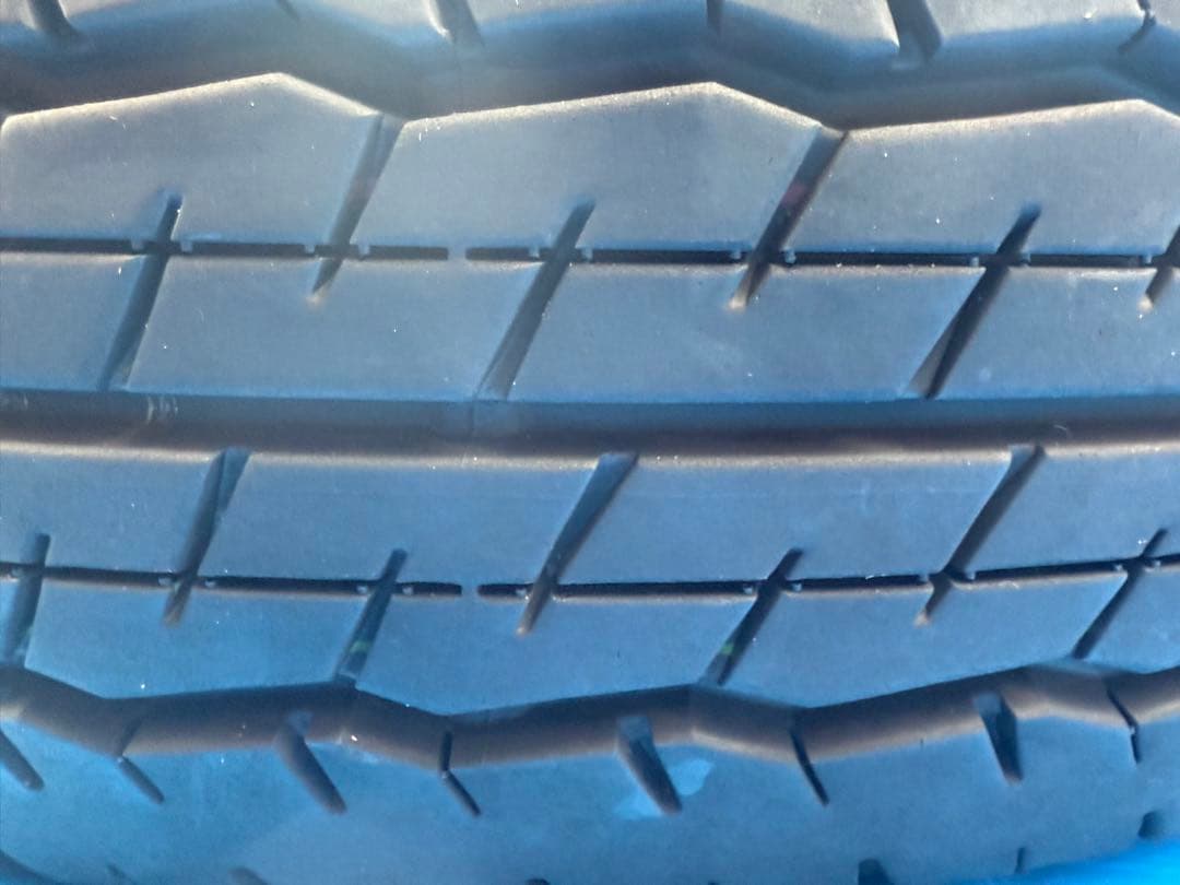 ハイエースDUNLOP SP 175 タイヤ 4本セット
