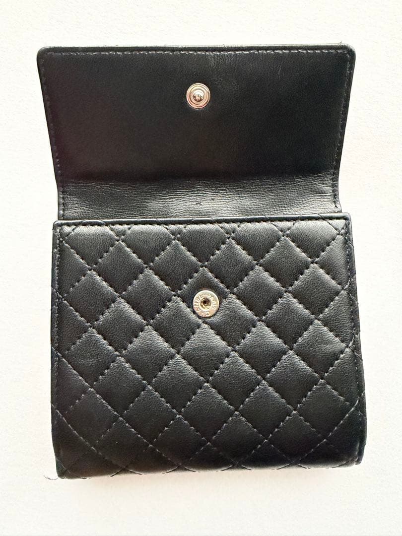 CHANEL 二つ折り財布　リボンモチーフ