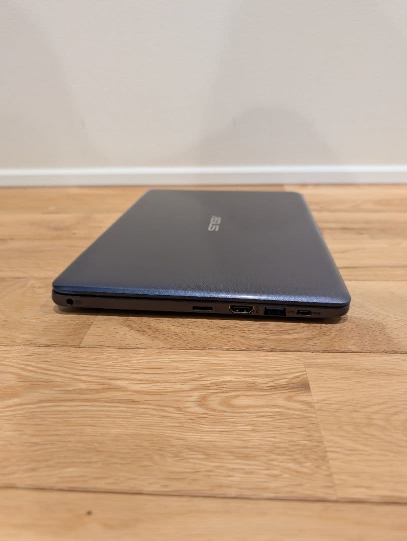 ASUS ノートPC E203MA