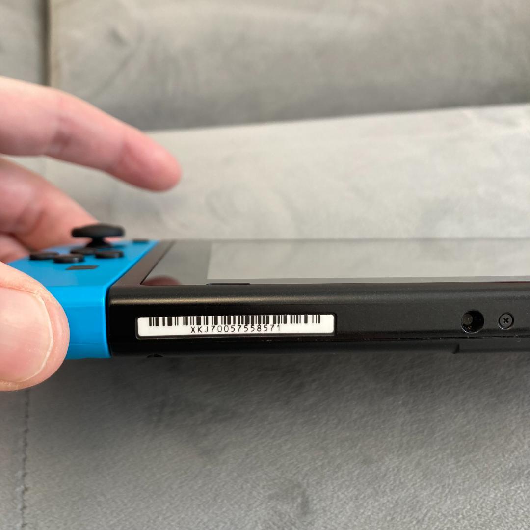 【美品】【完品】Nintendo Switch ネオンブルー・ネオンレッド 新型