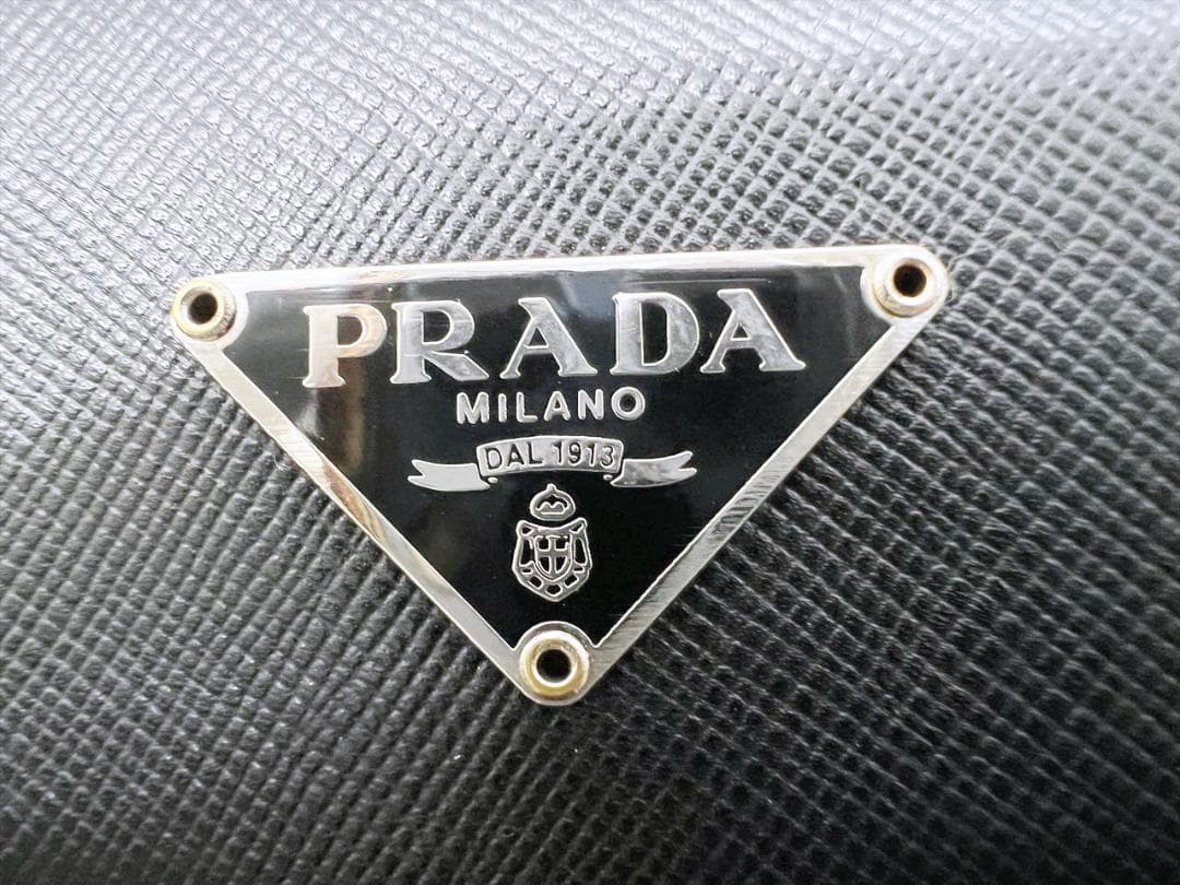 PRADA　プラダ　トライアングルロゴ　サフィアーノ　三つ折り財布　黒