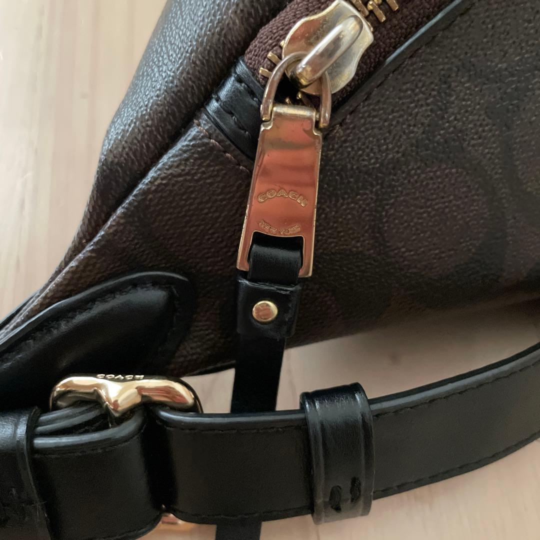 COACH ロゴ入り ボディバッグ ブラウン