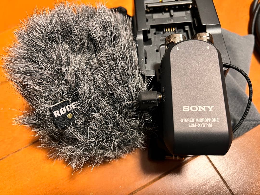 SONY FDR-AX45A ハンディカム 本体2台+予備バッテリー　その他