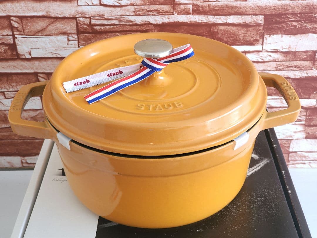 【レアカラー】staub ピコ・ココット ラウンド 22㎝　マスタード　ストウブ