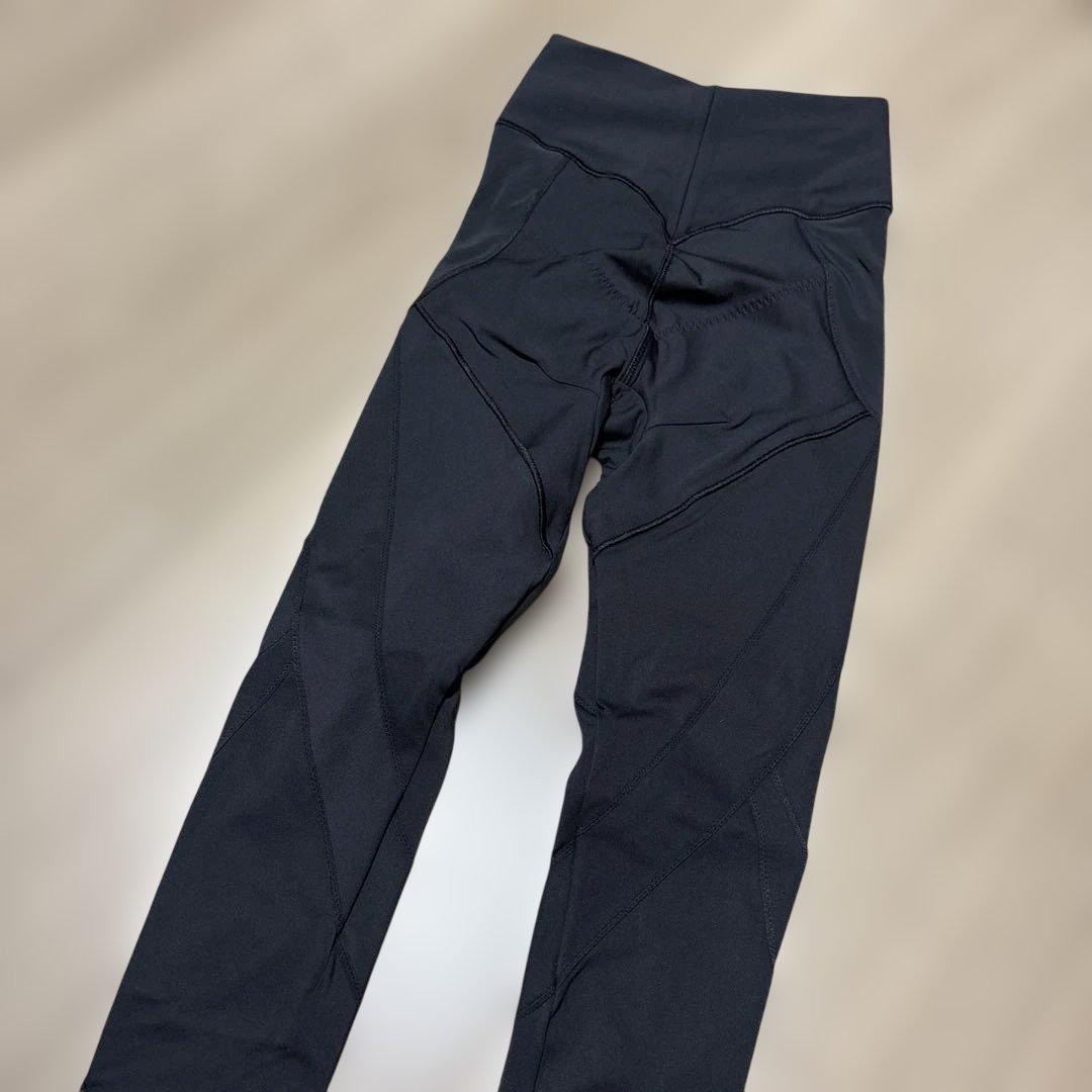 【値下げ】【新品】 LAVAパーフェクトフォームトップス&レギンス Mサイズ