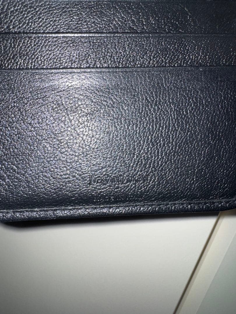 Yves Saint Laurent ブラックレザー二つ折り財布