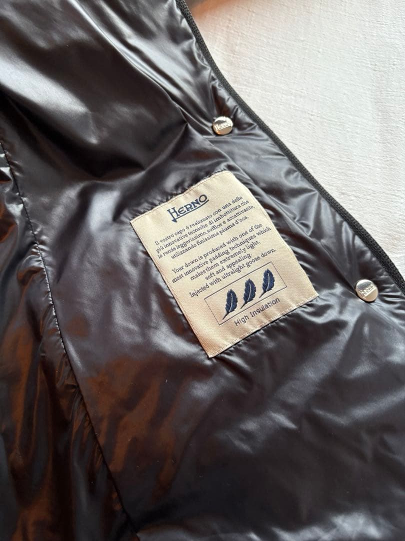 【最終価格】本日限定　HERNO サイズ42 Mサイズ　新品未使用