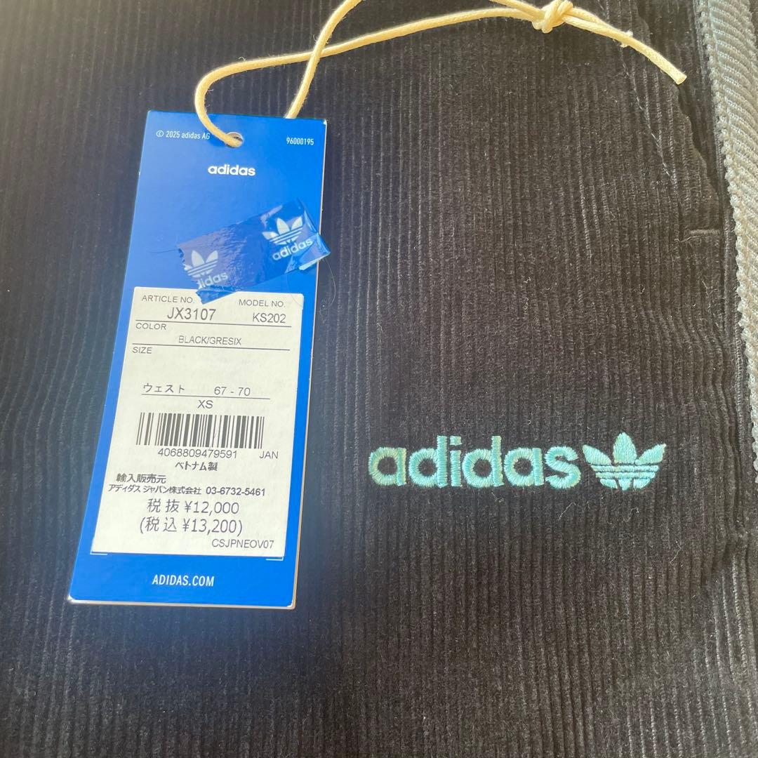 adidas originals コーデュロイパンツ ブラック