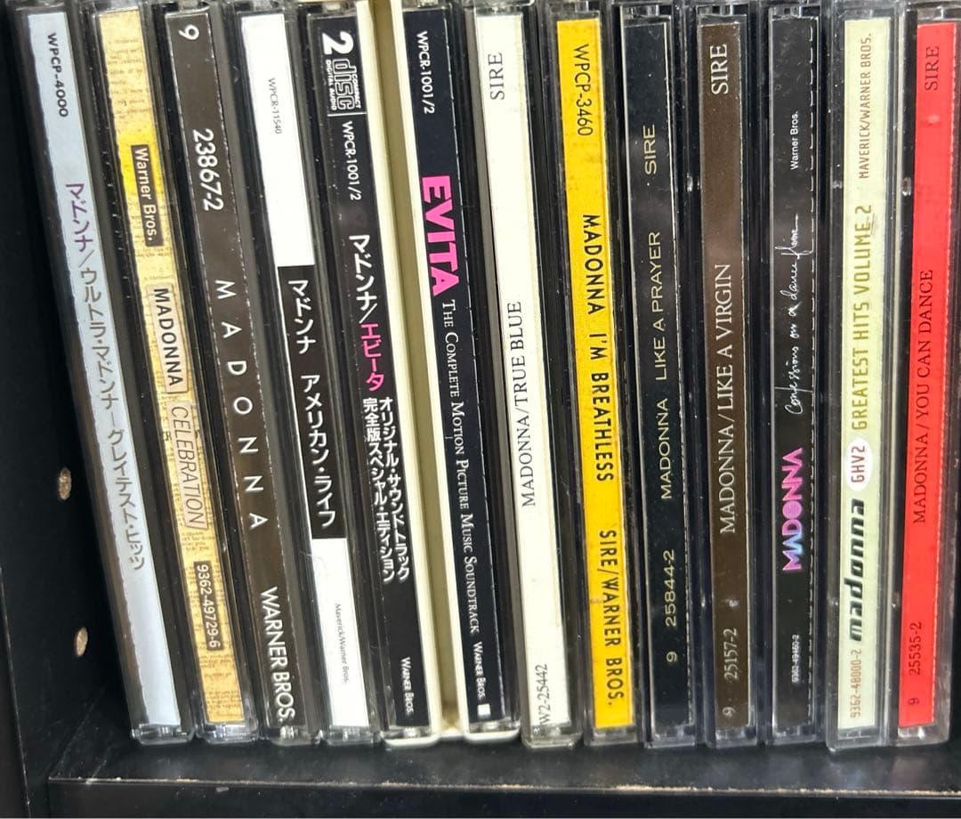 マドンナ、CD、本