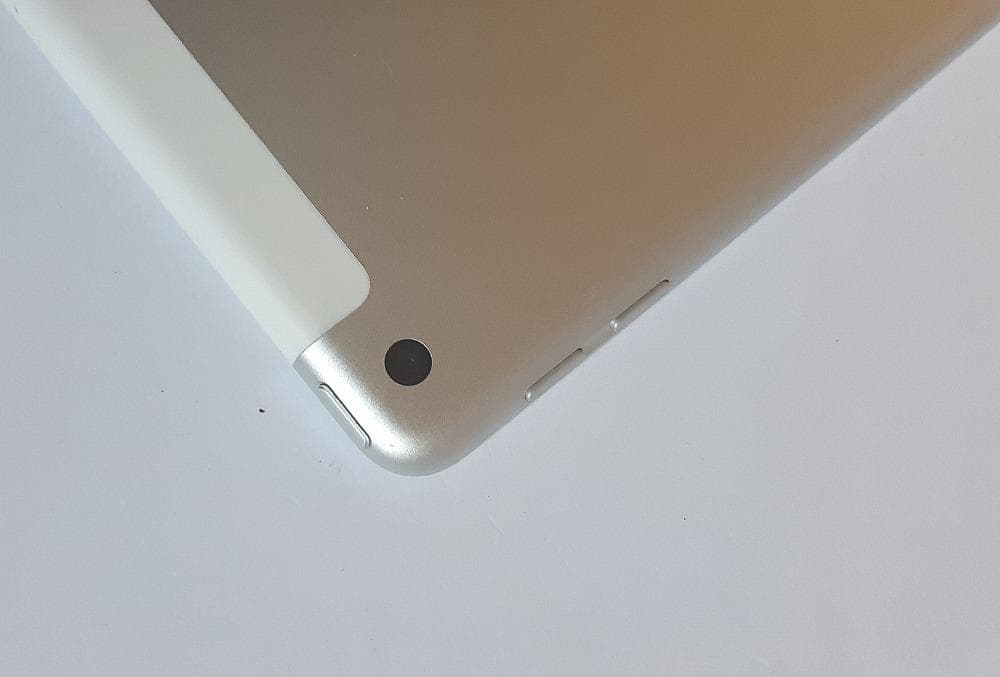 iPad 第5世代 電池容量95％ 32GB A1823 セルラー シルバー
