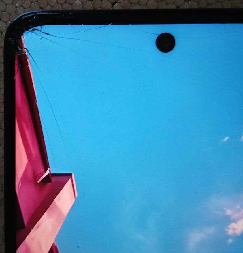 (液晶割れ)　motorola　moto g66y 5g