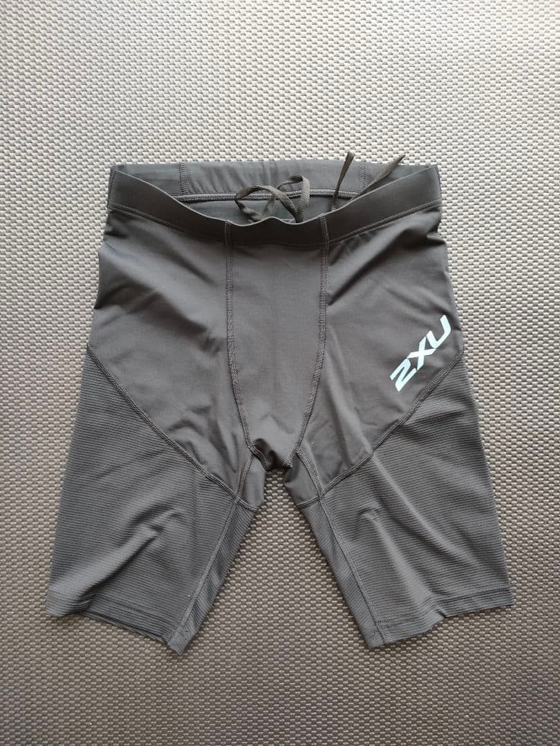 【使用2.3回の美品】ツータイムズユー 2XU ハーフタイツ メンズ　M