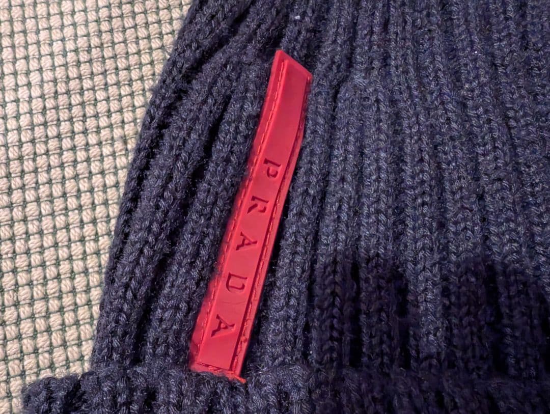 PRADA ダークブルー ニット帽