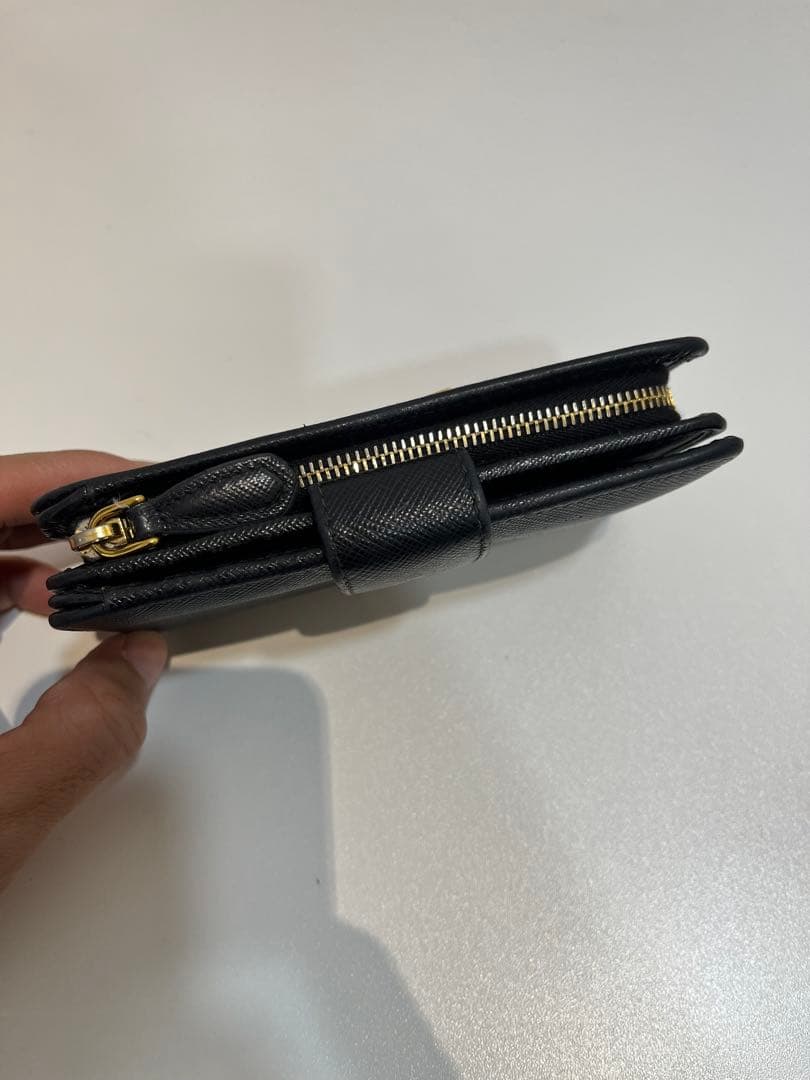 PRADA ブラックレザー 二つ折り財布