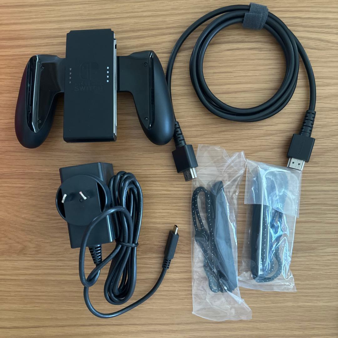 【極美品・ケース付】Nintendo Switch 有機ELモデル（海外版）