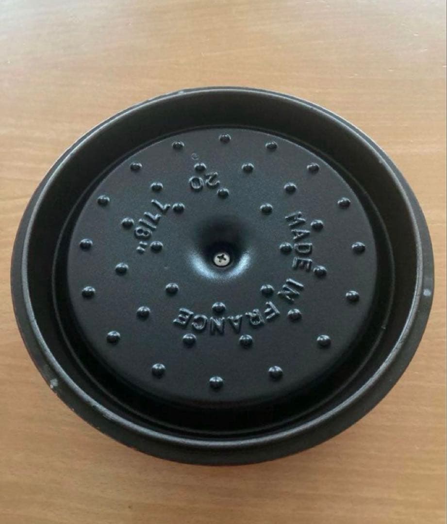 STAUB ★ 両手鍋 レッド 約20センチ