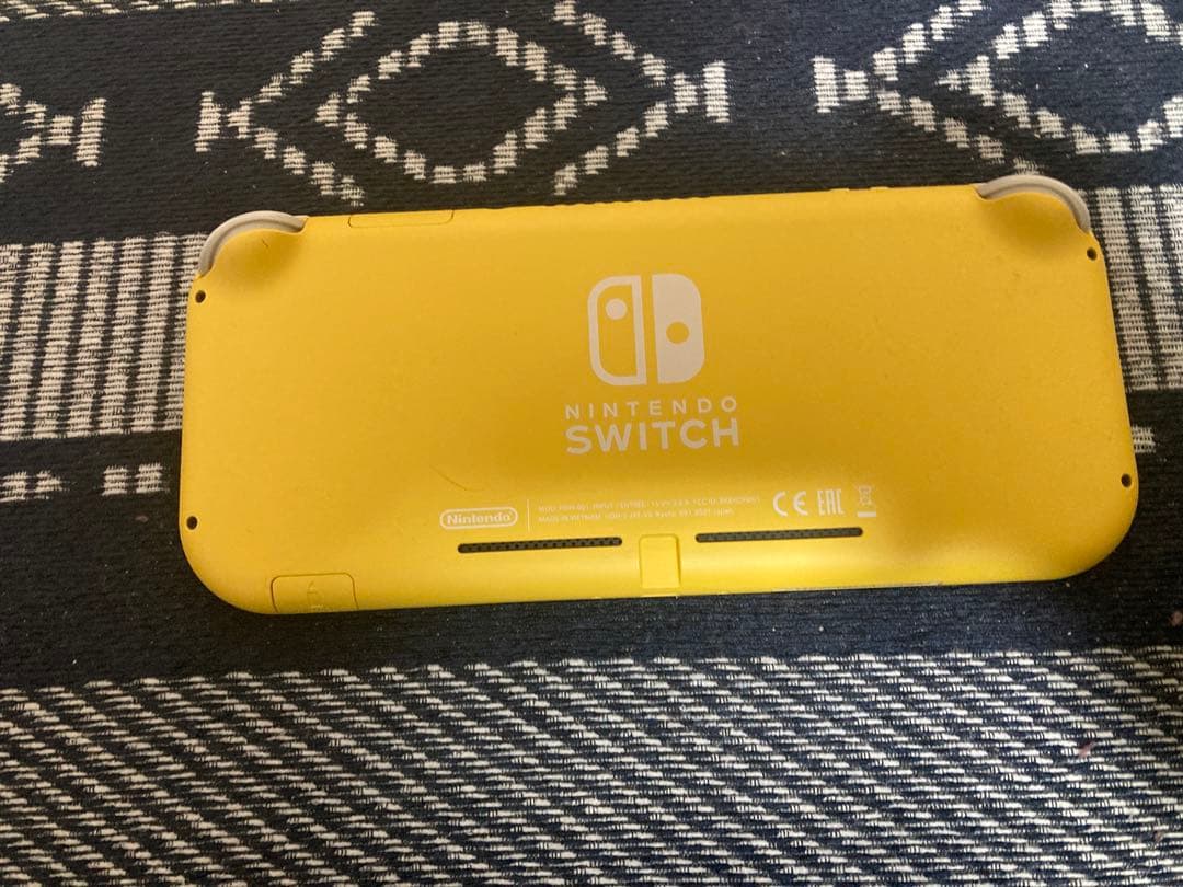 ニンテンドー　Switch Lite イエロー　充電器付き