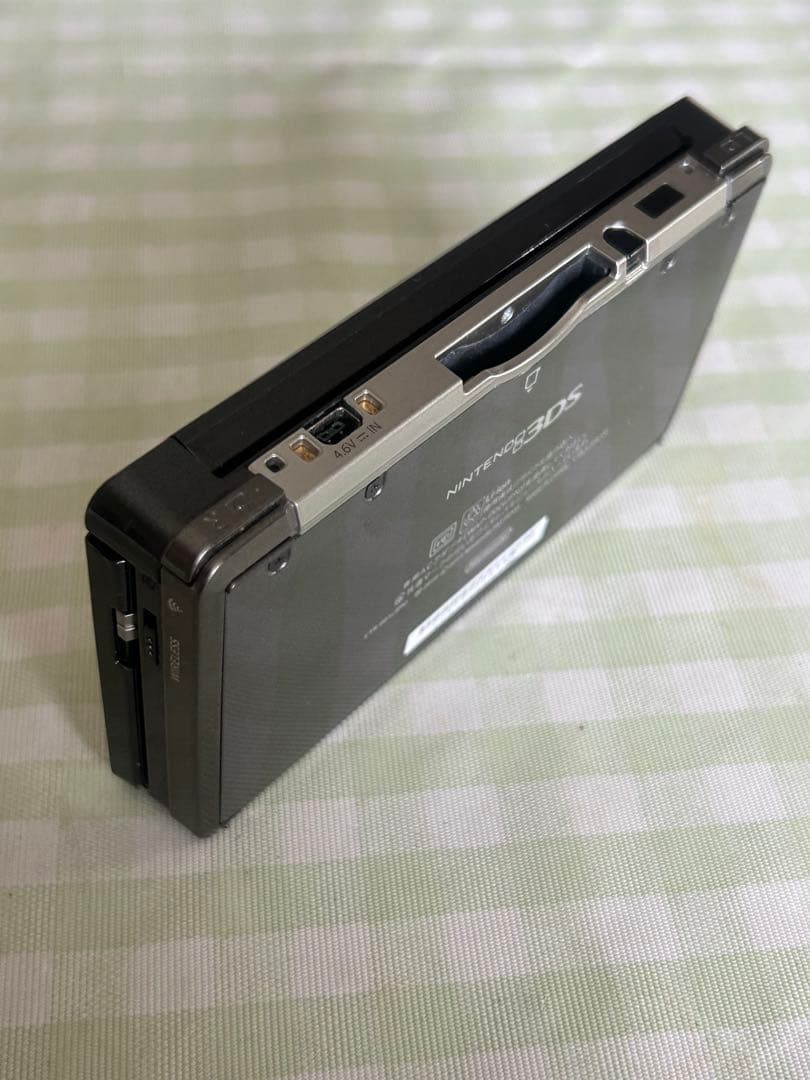 ニンテンドー3DS dark brown 本体とソフト3本