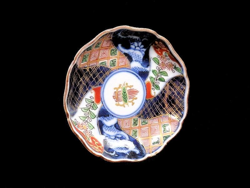 大聖寺伊万里　染錦　捻り紋　払子に芭蕉葉の図　豆皿　B053S-fbbl
