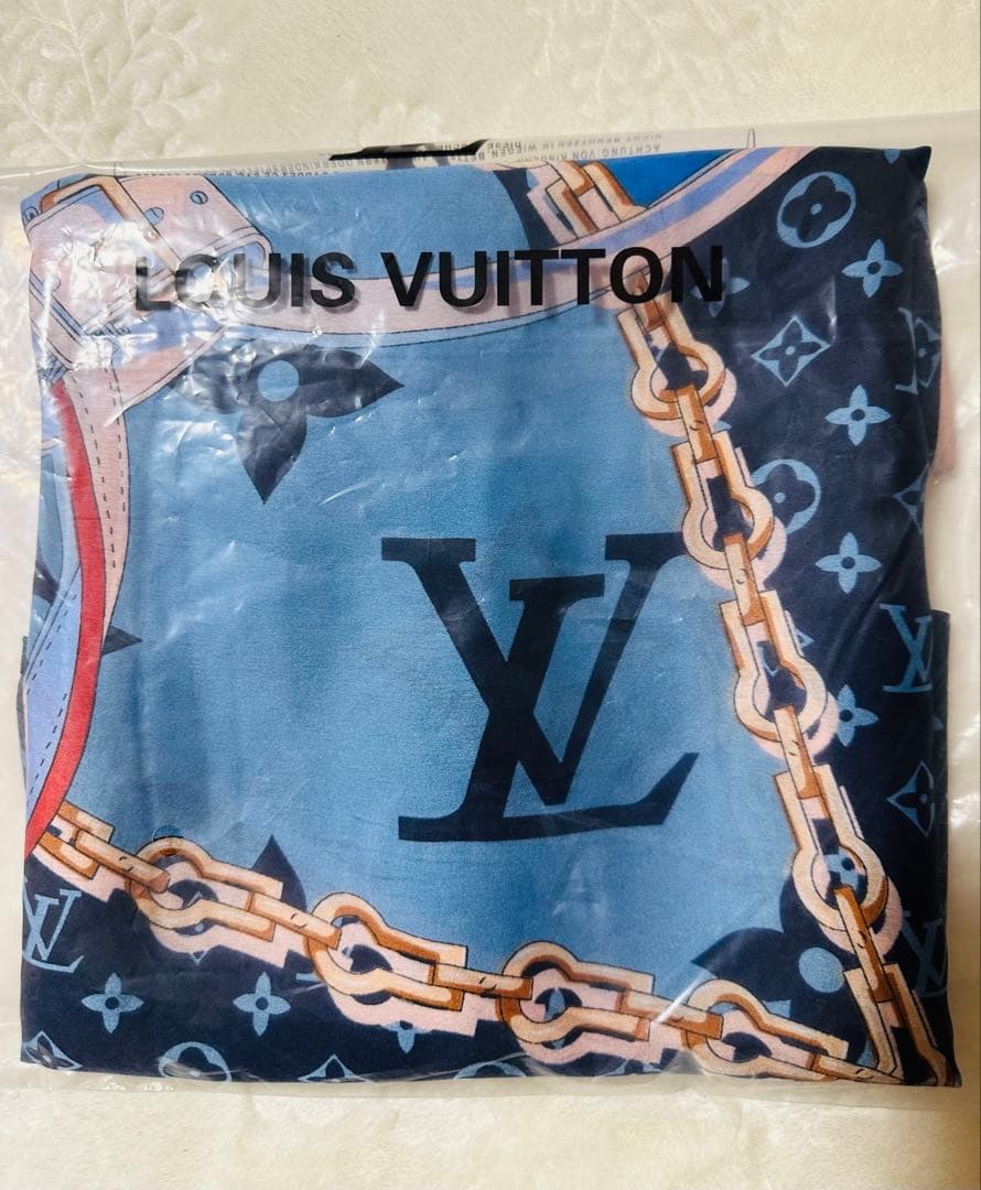 LOUIS VUITTON シルク100%スカーフ